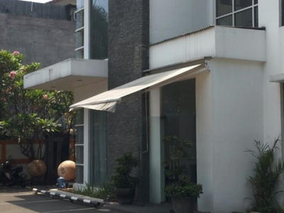 Dijual Rumah Bagus,Parkir Luas 8 Mobil di Kemang Jakarta Selatan