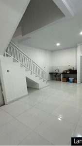 Rumah Baru 3 Lantai di Tanjung Duren Jakarta Barat
