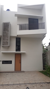 Dijual Rumah baru dekat BXC & UPJ Bintaro.