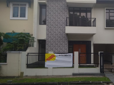 Rumah baru row jalan luas di Puspita Loka