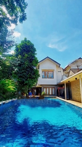 Dijual Rumah Berdesain Modern Tropis, Ada Pool Di Bintaro Sektor