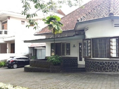 Rumah Bernuansa Heritage, Luas dan Terawat, Lokasi Strategis di Sukajadi Bandung
