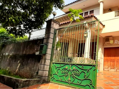 Rumah Besar 2 Lantai ada Kolam renang di Villa Cinere Mas