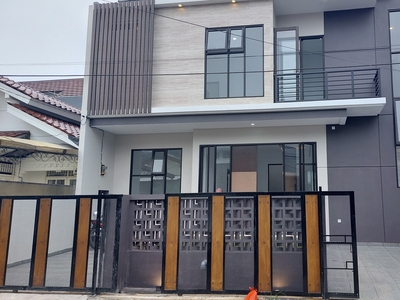 Rumah Brand New, Lokasi strategis, keamanan 24 jam, Bebas banjir di Bintaro