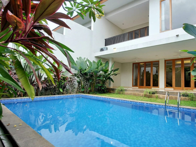 Dijual Rumah Brand New Modern Tropis Dengan Private Pool di Keman