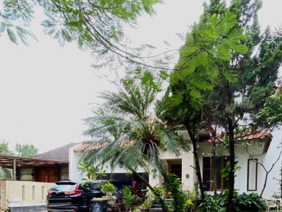 Rumah cantik, asri , siap huni dlm cluster elite di Bintaro jaya sektor 9.
