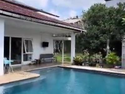 Dijual Rumah Cantik dengan Pool, halaman luas di Kemang, Jakarta