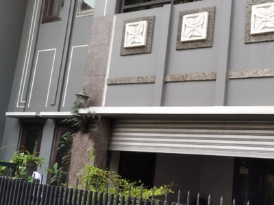 RUMAH CANTIK MINIMALIS! Rumah 3 Lantai di Cihanjuang, Bandung Barat