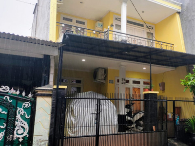 Rumah Cantik nan Nyaman 2 lantai di Harapan Baru Regency