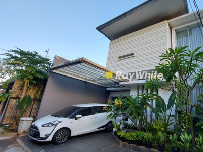 Dijual Rumah Cantik Rapi Dalam Town House di Kemang