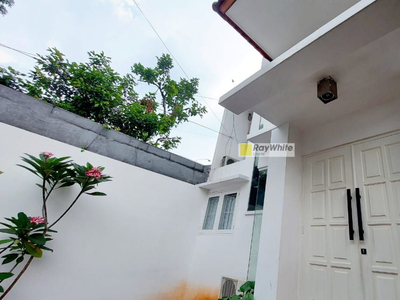 Rumah cantik siap huni modern minimalis style di Cipete