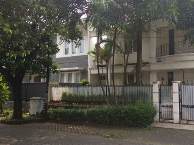 Dijual Rumah cantik,siap huni di pondok indah