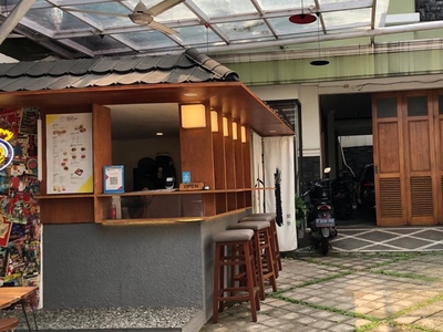 Dijual Rumah cocok untuk ruang usaha di Jl Elang Raya Kantor di a