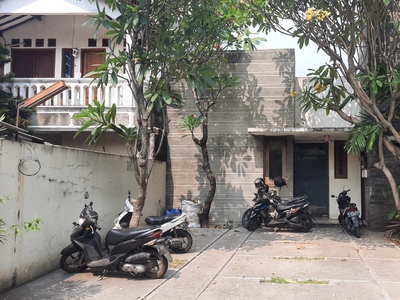 Rumah Cocok Untuk Usaha Lokasi Strategis Pinggir Jalan @Taman Cilandak