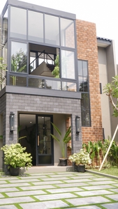 Rumah Dengan Design Modern Di Cluster Versailles BSD Tangerang Selatan