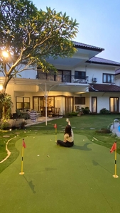 Dijual Rumah dengan fasilitas lapangan golf mini daerah Cilandak