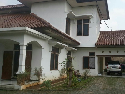 Dijual Rumah Dengan Halaman Besar, Lokasi Strategis, & Hunian Nya