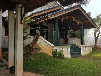 Rumah dengan Halaman Luas dan Lokasi Strategis @Reni Jaya, Pamulang