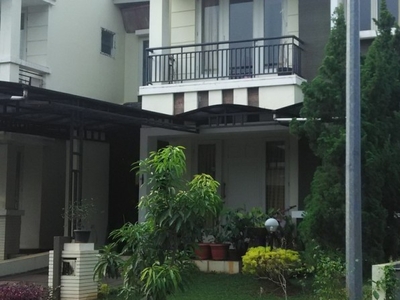 Dijual Rumah Depan Taman, Siap Huni