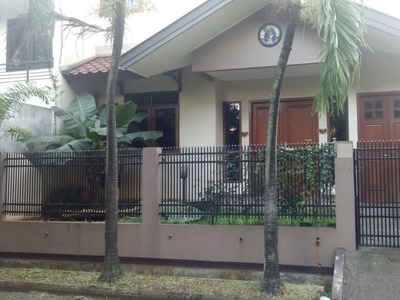Disewa Rumah di Bumi Bintaro Permai Jakarta Selatan.