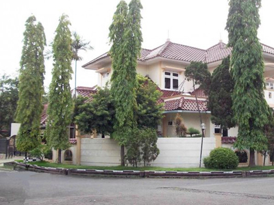 Dijual Rumah di Deltasari Indah, Bagus + Terawat, Hoek, Row Jalan