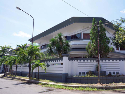 Rumah di Dharmahusada Indah Selatan, Dekat Jalan Raya, Dkt Galaxy Mall, Dkt Sekolah YPPI, Siap Huni - JK -
