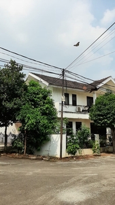 Dijual Rumah di Hoek, 2 lantai Fully Furnished di Bintaro Jaksel