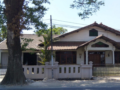 Rumah di Jalan Raya Ciparay - Majalaya . cocok untuk Usaha