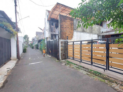 Dijual Rumah di Kebon Baru, Tebet, Bebas Banjir, Dekat dengan Sta