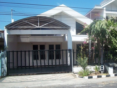 Rumah di Kertajaya Indah Timur Surabaya Timur, Row Jalan Lebar, bisa untuk rumah tinggal/Kantor