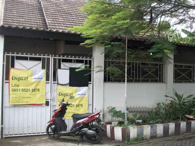 Dijual Rumah di Kutisari, Bagus + Terawat, Row Jalan depan Lebar