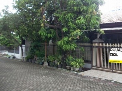 Dijual Rumah di Kutisari Indah Selatan, Row Jalan lebar, Bebas Ba