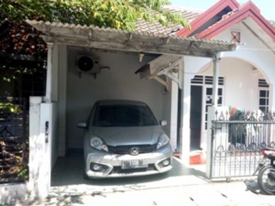 Dijual Rumah di Kutisari Selatan, Bagus + Terawat, Row Jalan depa