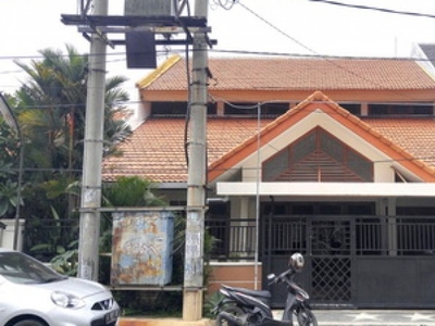 Dijual Rumah di Manyar Tirtomoyo, Row Jalan Lebar, Jalan depan pa