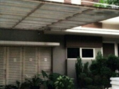 Rumah di Puri Mansion Kembangan Minimalis Modern