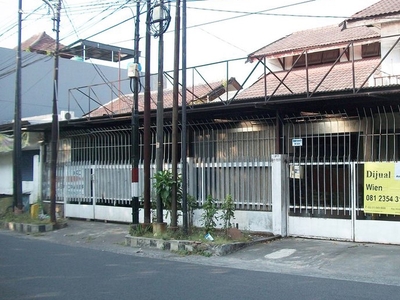 Dijual Rumah di Raya Rungkut Asri Tengah Surabaya, Strategis Nol
