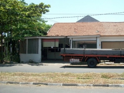 Disewa Rumah di Rungkut Asri Timur, pojok cocok buat usaha.
