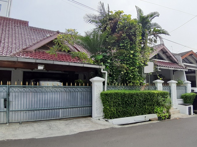 Rumah di Tebet Barat Dalam, Jakarta Selatan, Jalan Depan Rumah Bisa 3 Mobil, SHM