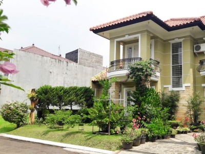 Rumah dijual nyaman, aman, asri, akses lokasi strategis, di daerah senayan Bintaro