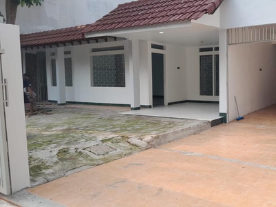 Disewa RUMAH DISEWA JALAN CIASEM KEBAYORAN BARU JAKARTA SELATAN