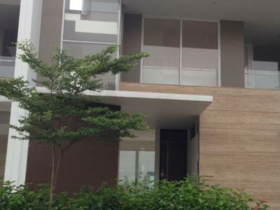 Rumah dua muka dijual di Citra Garden 6, cluster Fine Home, Jakarta Barat.