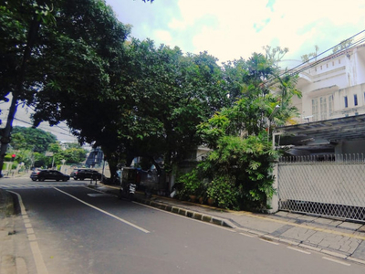 Rumah Furnish Jl Pasuruan, Menteng Luas 487m2