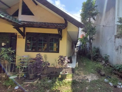 Dijual Rumah hitung tanah di daerah Jatipadang Pasar Minggu Jakar