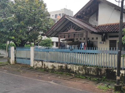 Rumah Hoek 2 lantai hitung tanah di Kayu Putih Jakarta Timur