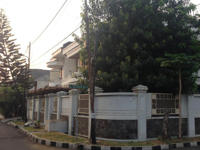 Rumah Hoek 2 Lantai, Lokasi Ok ,Harga Nego di Pulomas Jakarta Timur