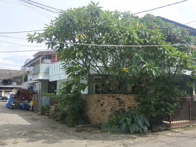 Rumah Hoek 2 Lantai , Lokasi strategis, Harga Nego di Kelapa Gading