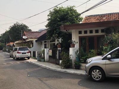 Rumah Hoek Pinggir jalan, strategis di Jl Pengairan Bendungan Hillir, Jakarta Pusat.