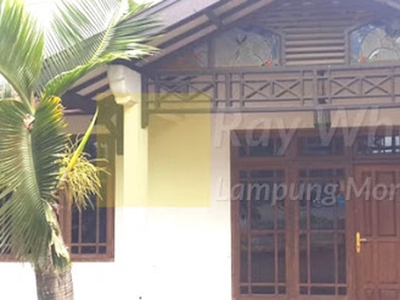 Rumah Hoek Pinggir Jalan Utama Dijual