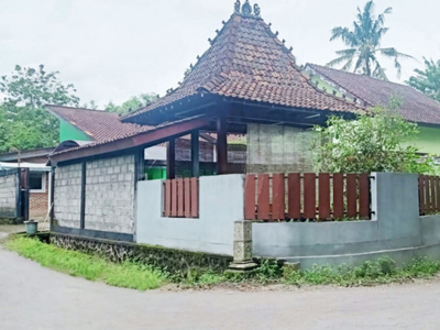 Dijual Rumah & Homestay dekat kampus UII jalan tembus ke arah Sol