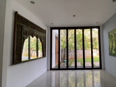 Disewa Rumah HOOK dengan Design Interior Bali dan Pool @Discovery